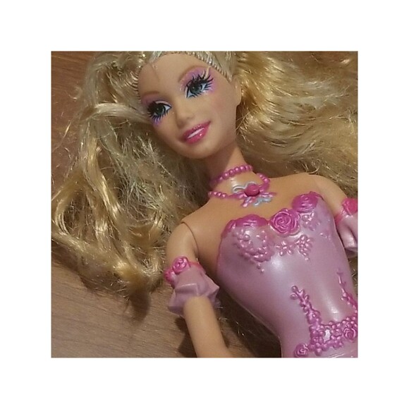 Mattel Barbie Fairytopia Mermaidia Fairy-to-Mermaid Elina Doll - Picture 1 of 7